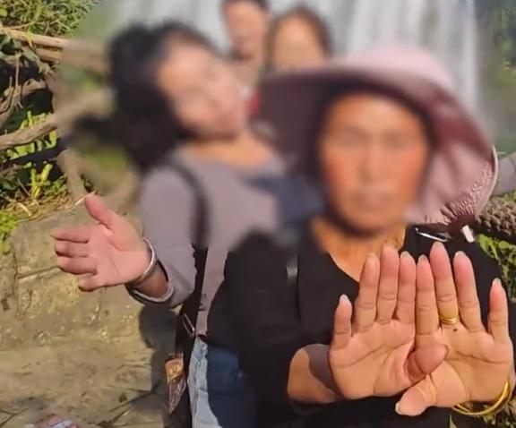 男子景区拍照偶然拍下路人争执现场,一张照片背后的法律与人性 男子景区拍照偶然拍下路人争执现场,一张照片背后的法律与人性